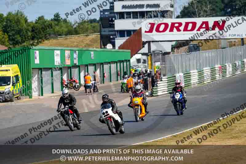 Vintage motorcycle club;eventdigitalimages;mallory park;mallory park trackday photographs;no limits trackdays;peter wileman photography;trackday digital images;trackday photos;vmcc festival 1000 bikes photographs